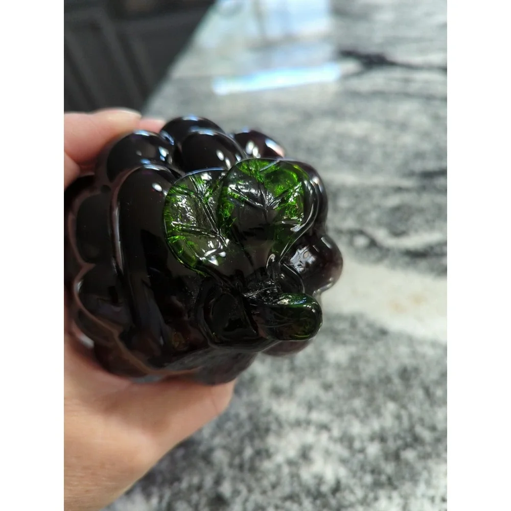 ART GLASS CLUSTER OF PURPLE GRAPES WITH GREEN LEAF AND STEM Vintage